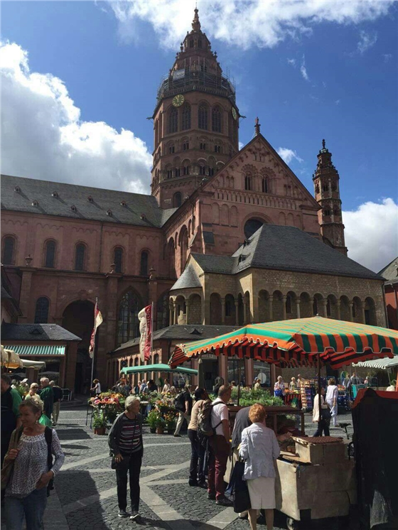 余教授德國鄉(xiāng)村行:德國水果賣品質(zhì) 余教授德國鄉(xiāng)村行:德國水果賣品質(zhì)