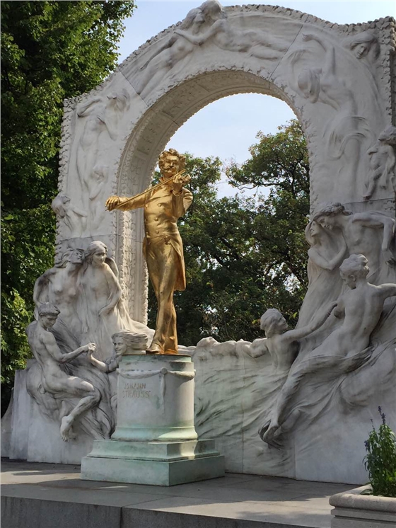 余教授奧地利維也納行：不懂音樂的農(nóng)民教授，在音樂之都的感受