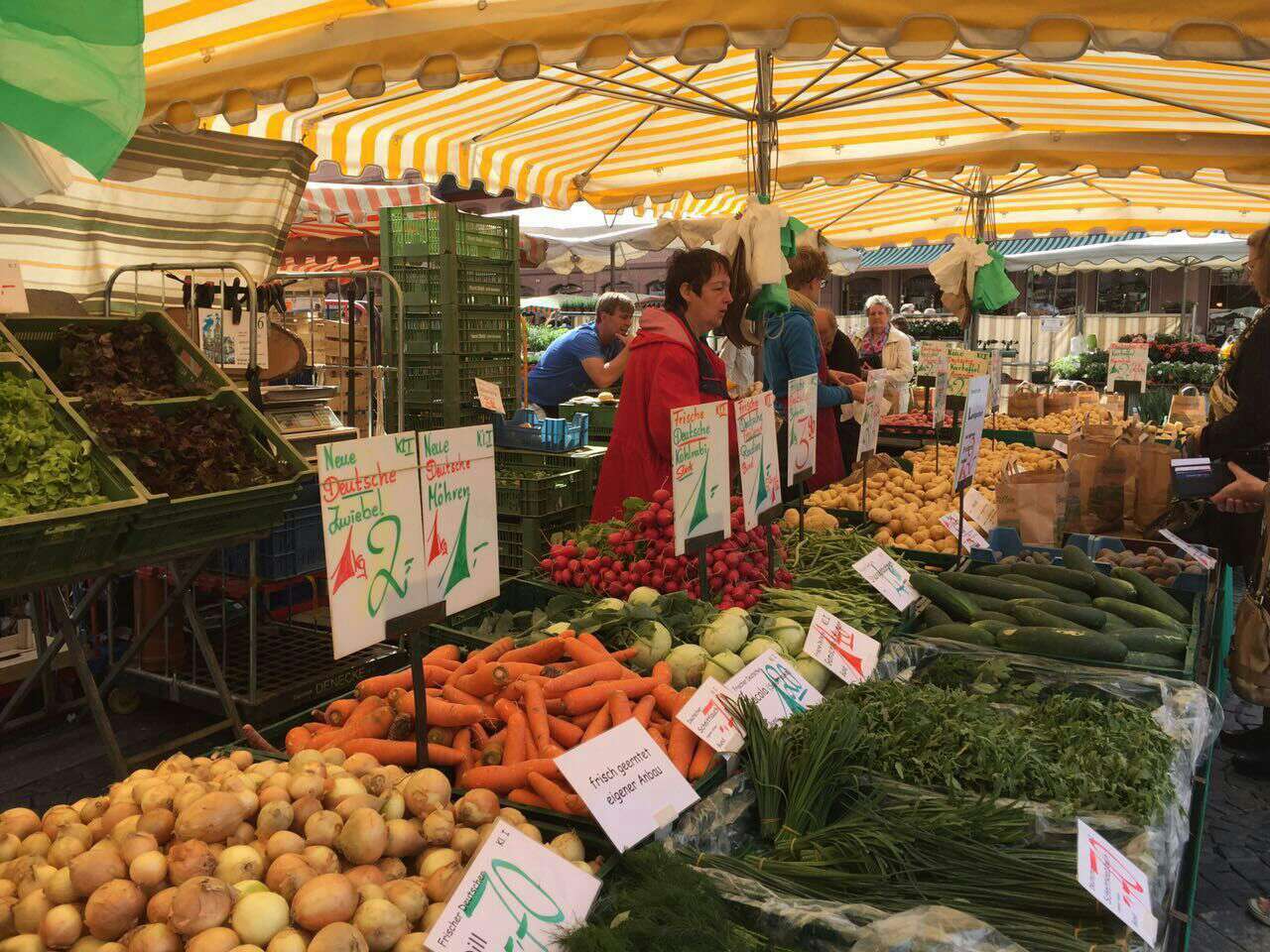 余教授德國鄉(xiāng)村行:德國水果賣品質(zhì) 余教授德國鄉(xiāng)村行:德國水果賣品質(zhì)