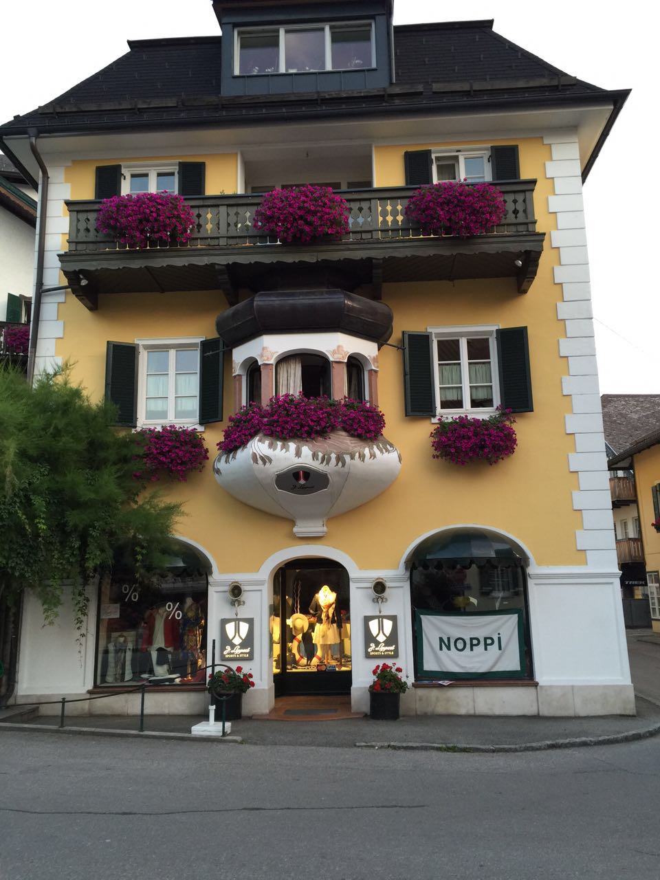 余教授奧地利鄉(xiāng)村行：萬(wàn)科為什么說(shuō)把奧地利小鎮(zhèn)搬回來(lái)？