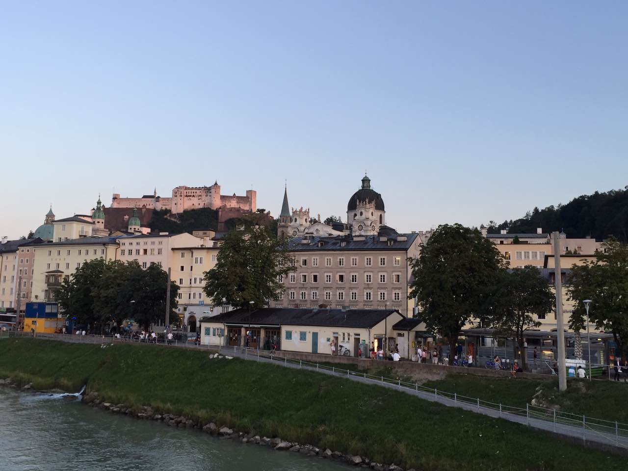 【余教授奧地利鄉(xiāng)村行:音樂之聲把游客帶到了薩爾斯堡】 【余教授奧地利鄉(xiāng)村行:音樂之聲把游客帶到了薩爾斯堡】