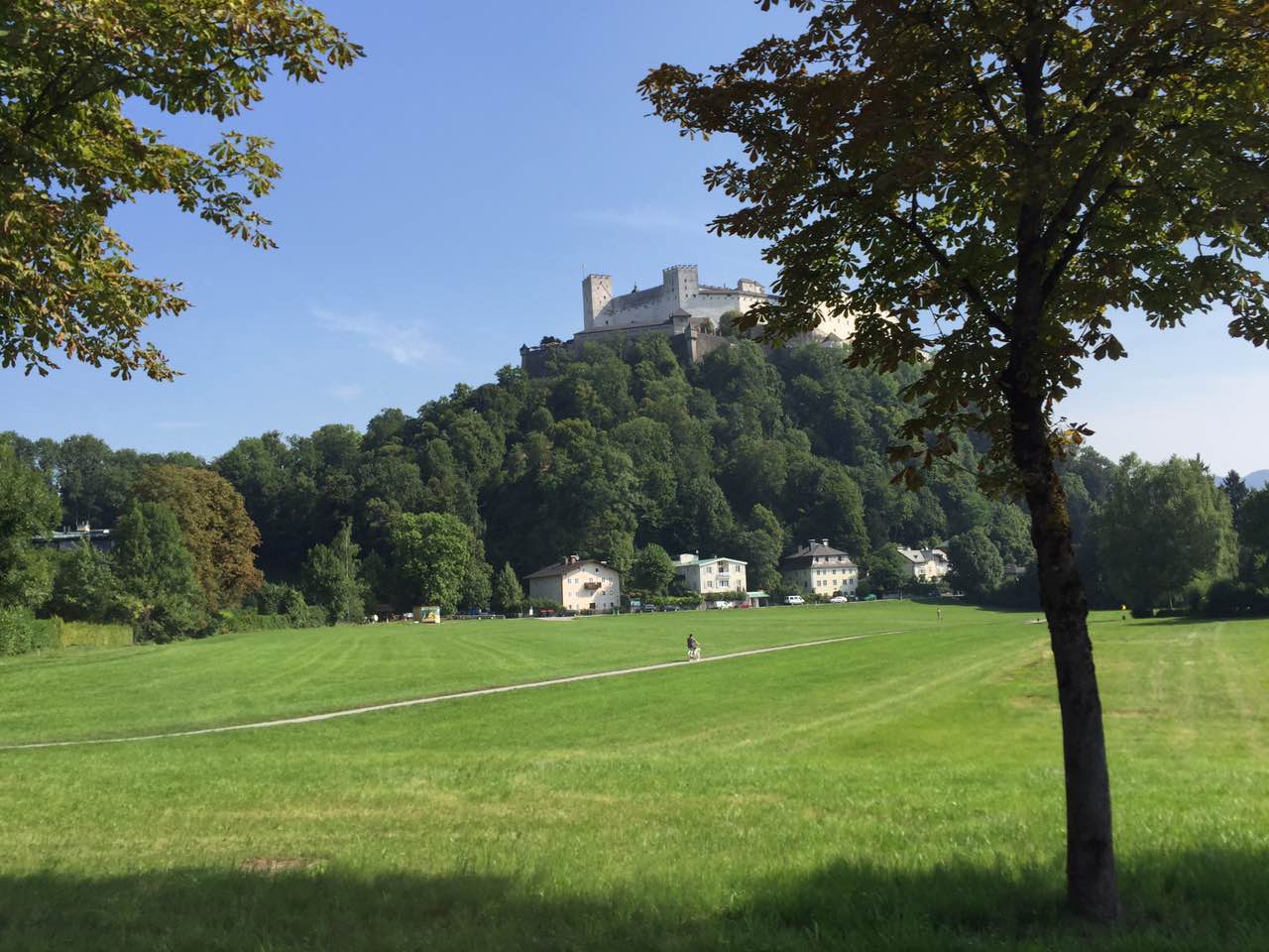 【余教授奧地利鄉(xiāng)村行:音樂之聲把游客帶到了薩爾斯堡】 【余教授奧地利鄉(xiāng)村行:音樂之聲把游客帶到了薩爾斯堡】