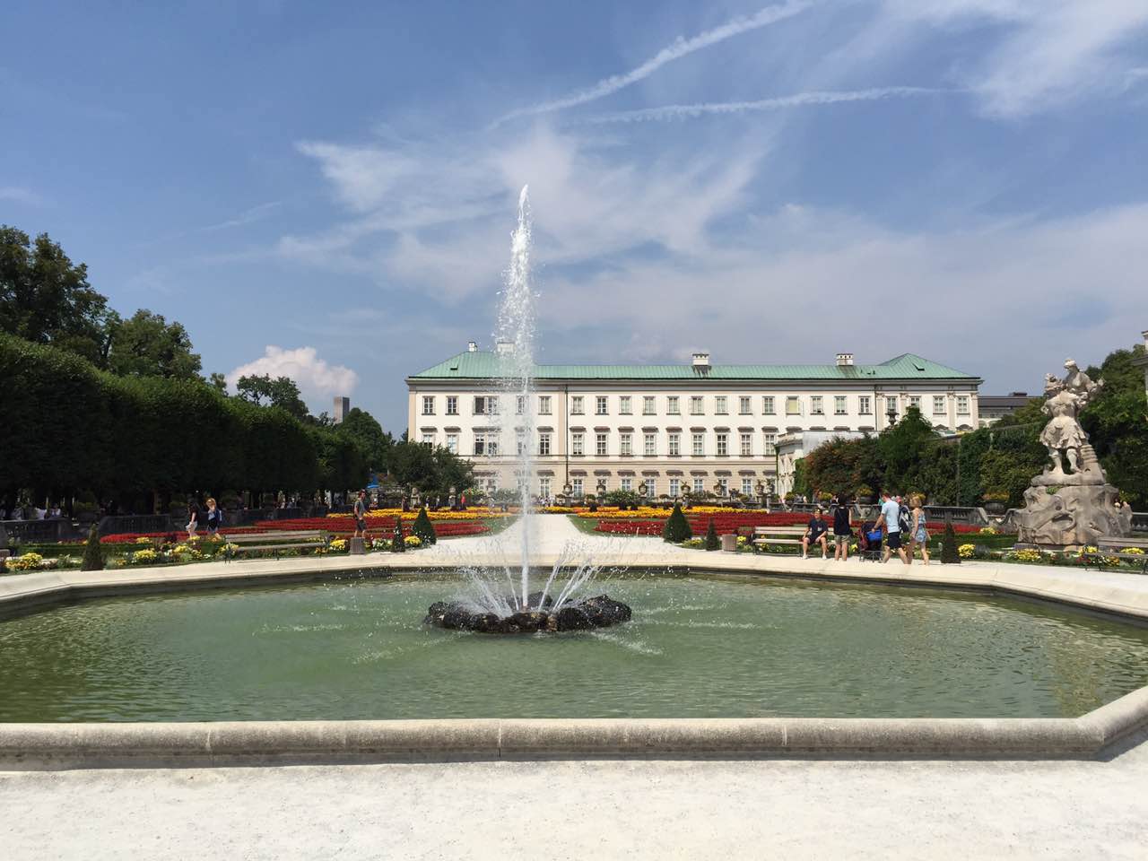 【余教授奧地利鄉(xiāng)村行:音樂之聲把游客帶到了薩爾斯堡】 【余教授奧地利鄉(xiāng)村行:音樂之聲把游客帶到了薩爾斯堡】