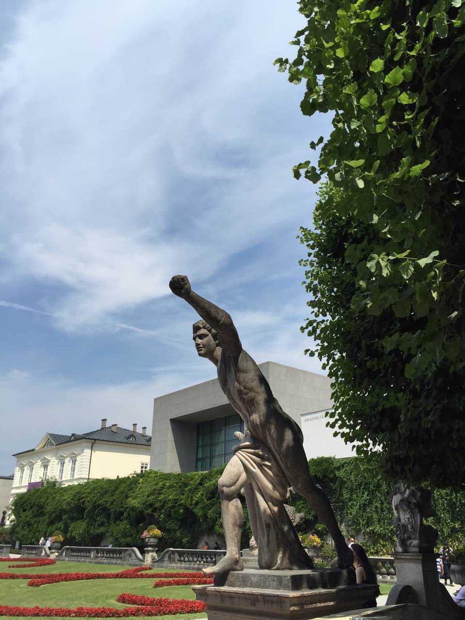 【余教授奧地利鄉(xiāng)村行:音樂之聲把游客帶到了薩爾斯堡】 【余教授奧地利鄉(xiāng)村行:音樂之聲把游客帶到了薩爾斯堡】