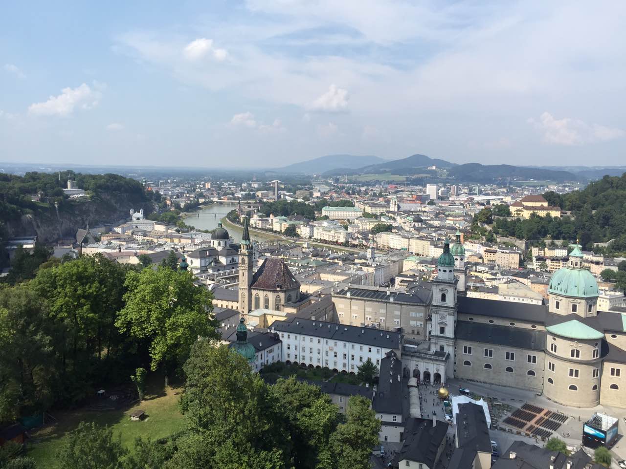 【余教授奧地利鄉(xiāng)村行:音樂之聲把游客帶到了薩爾斯堡】 【余教授奧地利鄉(xiāng)村行:音樂之聲把游客帶到了薩爾斯堡】