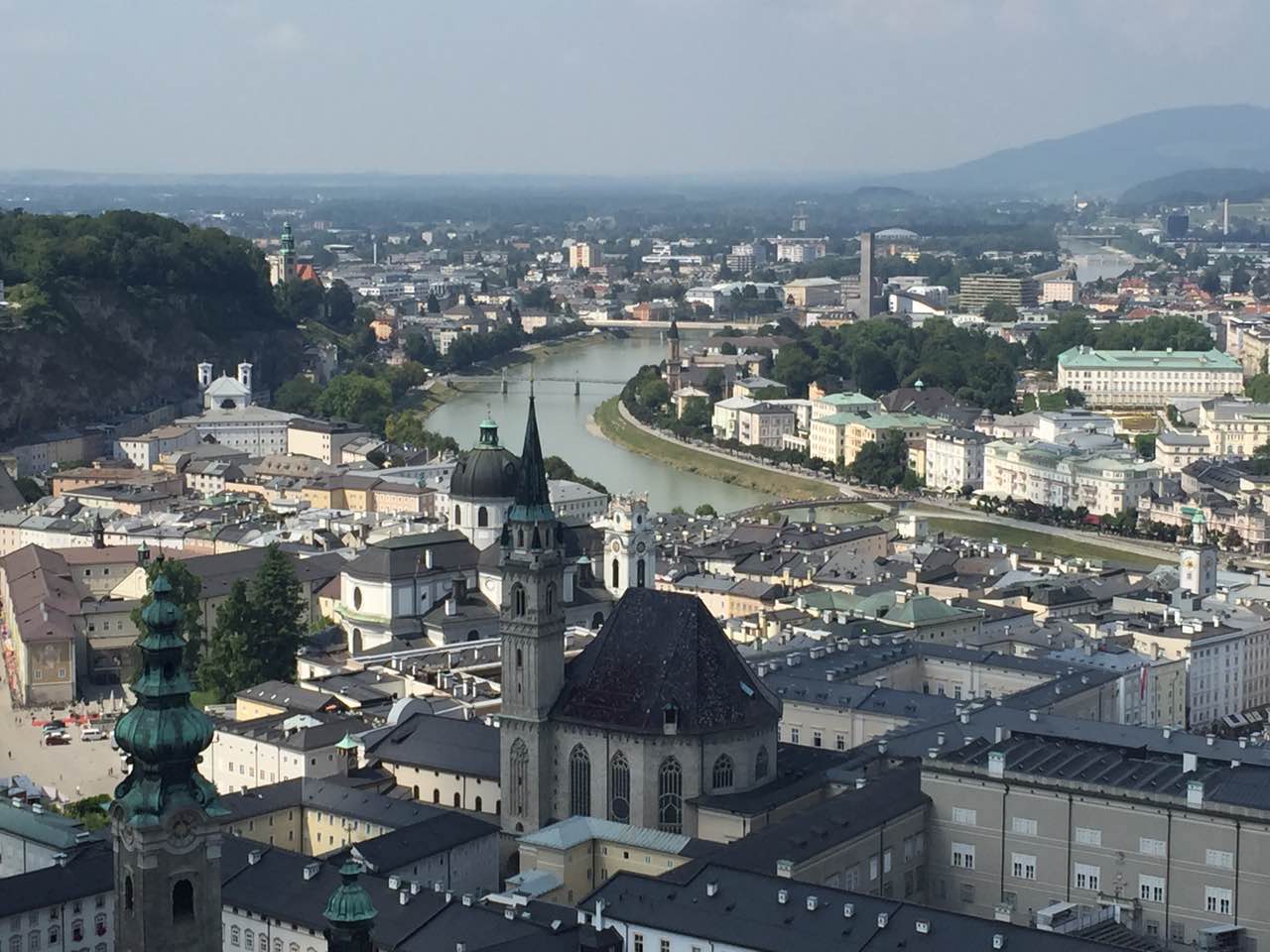 【余教授奧地利鄉(xiāng)村行:音樂之聲把游客帶到了薩爾斯堡】 【余教授奧地利鄉(xiāng)村行:音樂之聲把游客帶到了薩爾斯堡】