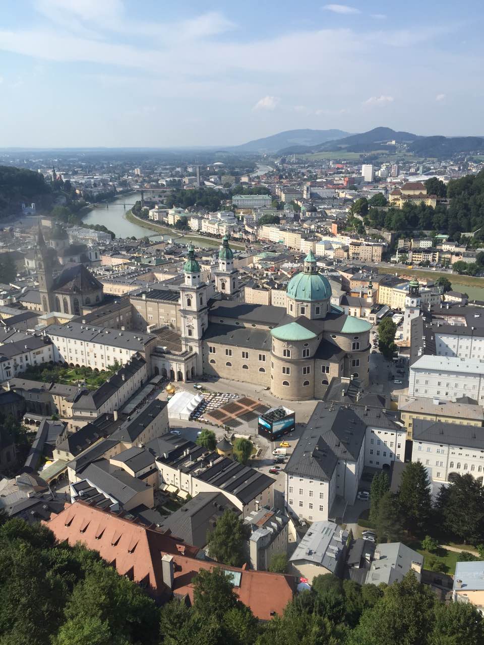 【余教授奧地利鄉(xiāng)村行:音樂之聲把游客帶到了薩爾斯堡】 【余教授奧地利鄉(xiāng)村行:音樂之聲把游客帶到了薩爾斯堡】