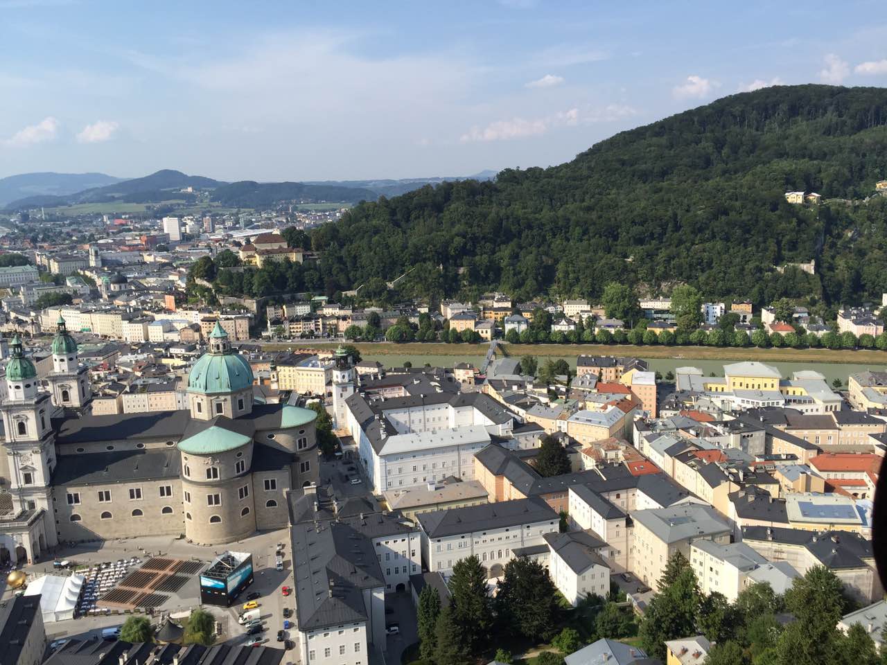 【余教授奧地利鄉(xiāng)村行:音樂之聲把游客帶到了薩爾斯堡】 【余教授奧地利鄉(xiāng)村行:音樂之聲把游客帶到了薩爾斯堡】